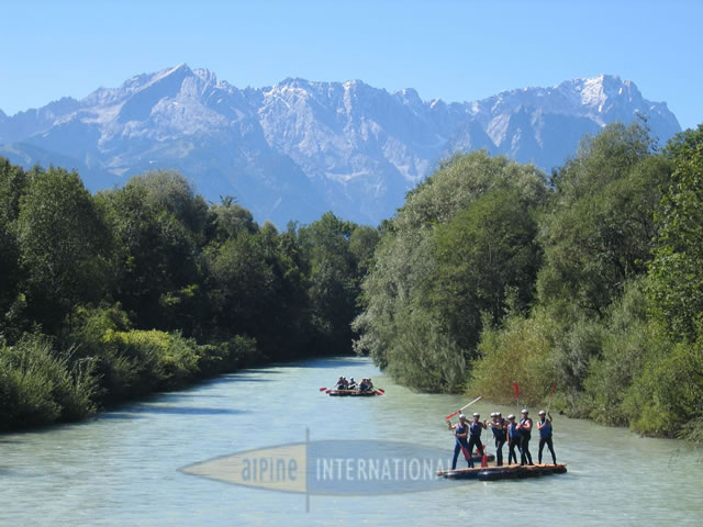 Spritztour auf der Loisach vor Wettersteinmassiv